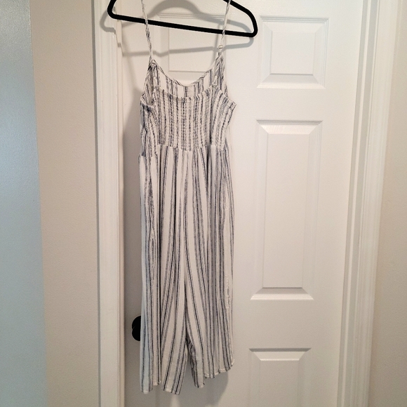 Flowy Jumpsuit - Picture 6 of 7